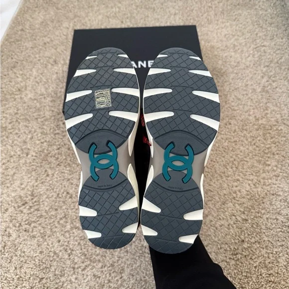 NIB Chanel Tweed Calfskin and Suede Houndstooth Sneakers Size 36.5 - Picture 3 of 8